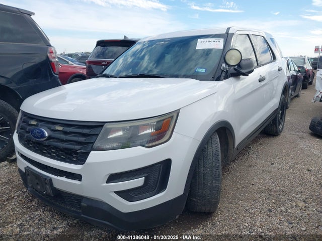 Ford Police Interceptor 2017 1FM5K8AR3HGC07766 Image 2