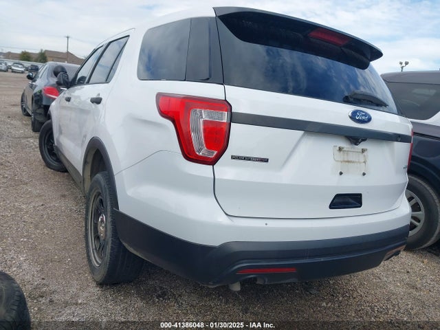 Ford Police Interceptor 2017 1FM5K8AR3HGC07766 Image 3