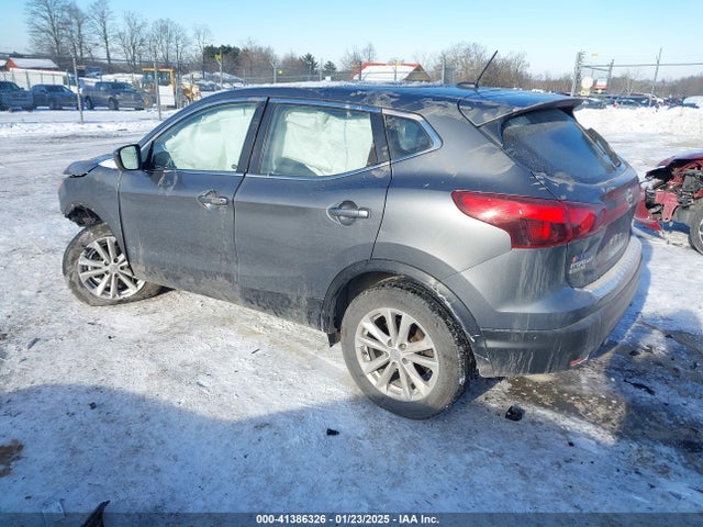 JN1BJ1CR7JW201143 Nissan Rogue Sport S