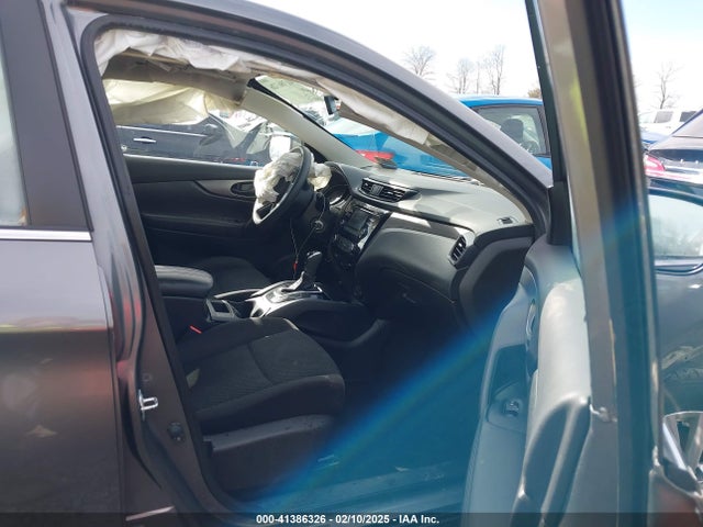 JN1BJ1CR7JW201143 Nissan Rogue Sport S