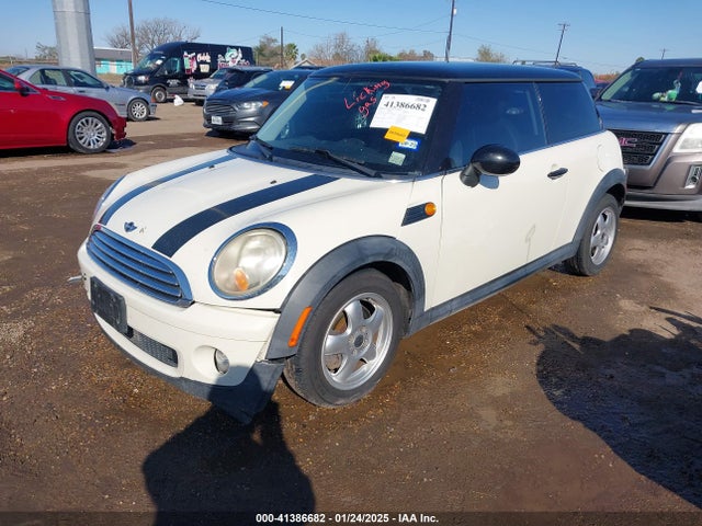 2009 MINI COOPER WMWMF33539TU70685 Photo 1