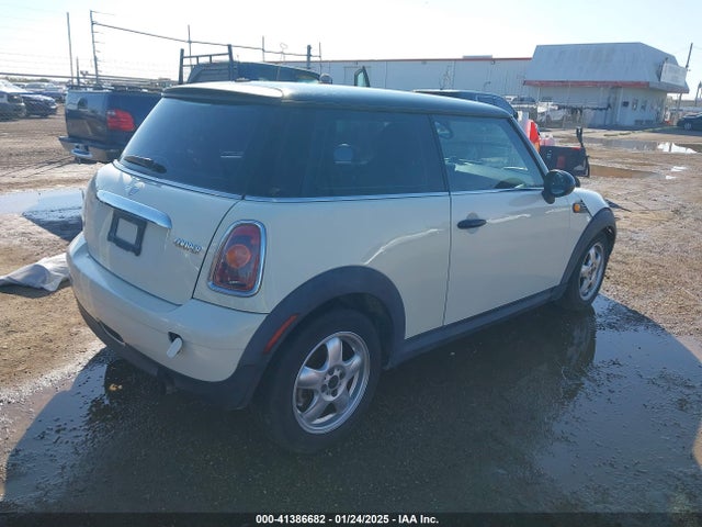 2009 MINI COOPER WMWMF33539TU70685 Photo 3