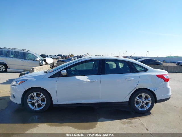 Ford FOCUS SE 2014 1FADP3F2XEL319375 Image 14