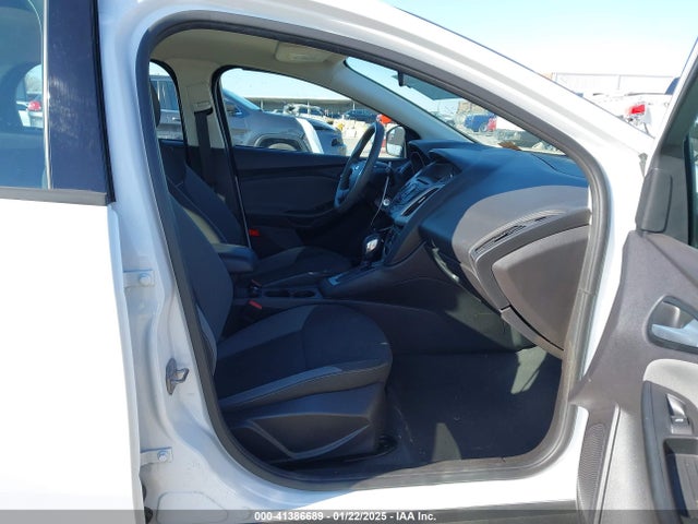 Ford FOCUS SE 2014 1FADP3F2XEL319375 Image 5