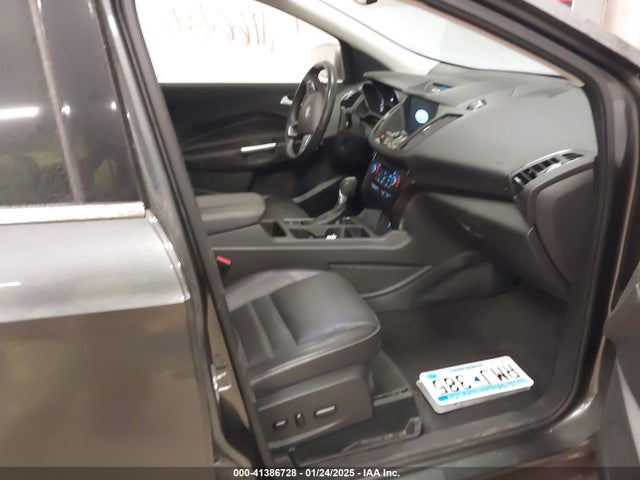 1FMCU9JD4HUE36289 Ford Escape Titanium
