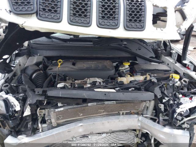 1C4PJLLN4KD326237 Jeep Cherokee Altitude Fwd