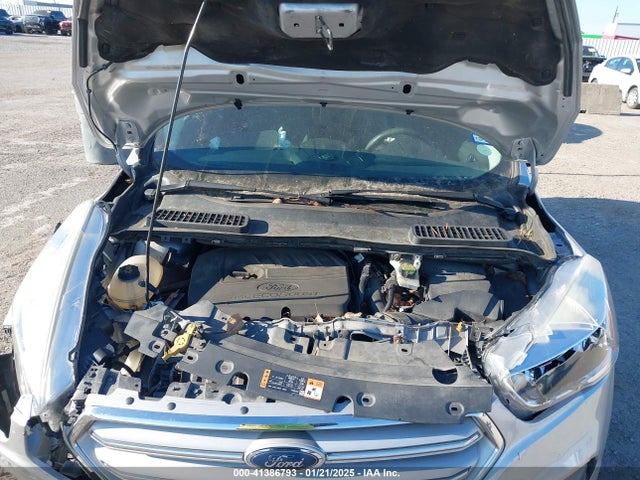 1FMCU0GD2JUB47825 Ford ESCAPE SE