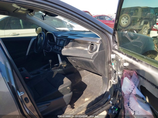 Toyota RAV4 LE 2018 JTMZFREV8JJ202305 Image 5