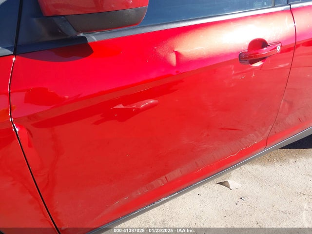 Ford FOCUS SE 2018 1FADP3F23JL258929 Image 17