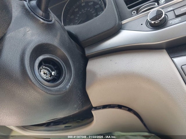 KMHD84LF1HU060936 Hyundai ELANTRA SE