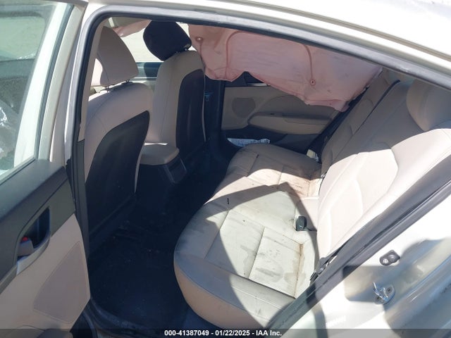 KMHD84LF1HU060936 Hyundai ELANTRA SE