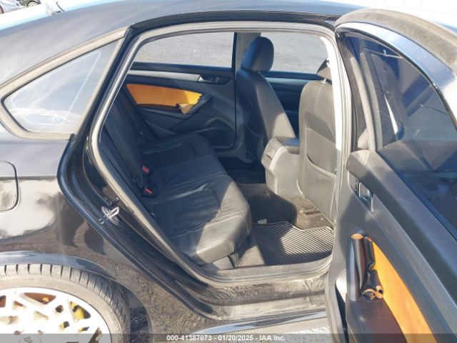 1VWAT7A33FC032281 Volkswagen Passat 1.8t Wolfsburg Edition