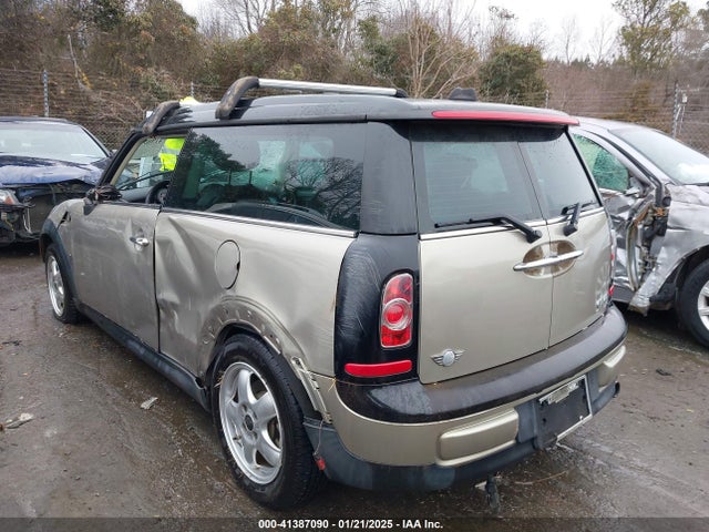 2011 MINI COOPER CLUBMAN WMWZF3C55BT188172 Photo 2