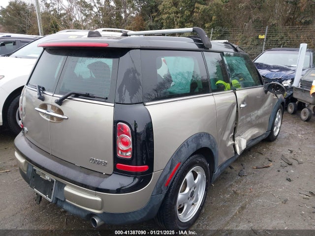 2011 MINI COOPER CLUBMAN WMWZF3C55BT188172 Photo 3