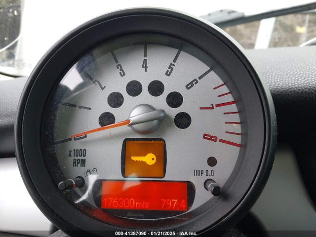 2011 MINI COOPER CLUBMAN WMWZF3C55BT188172 Photo 6