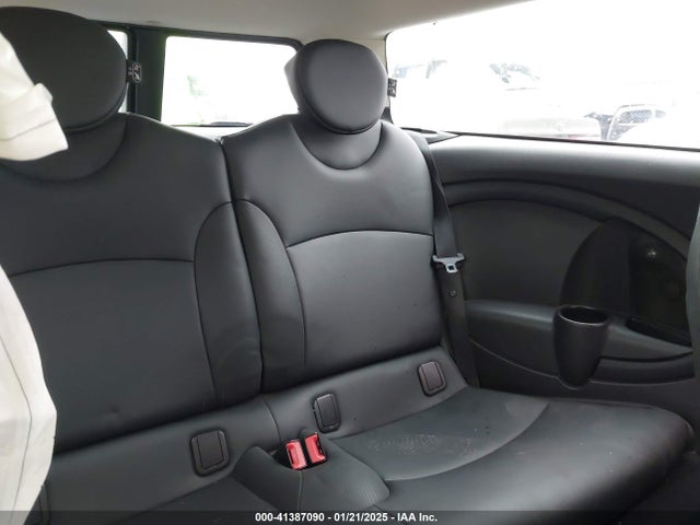 2011 MINI COOPER CLUBMAN WMWZF3C55BT188172 Photo 7