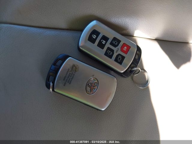 5TDDK3DC6ES076778 Toyota Sienna Xle/limited