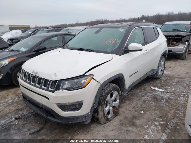 Jeep Compass Latitude 4x4 2018 3C4NJDBB3JT307076 Image 2