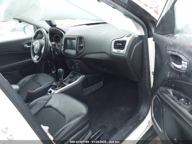 Jeep Compass Latitude 4x4 2018 3C4NJDBB3JT307076 Image 5