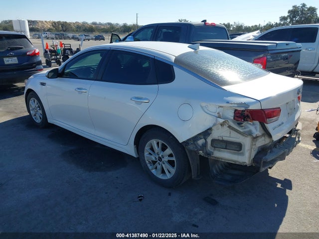 KIA Optima Lx 2016 KNAGT4L31G5071530 Image 3