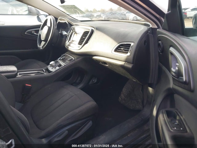 Chrysler 200 Limited 2015 1C3CCCAB7FN644679 Image 5