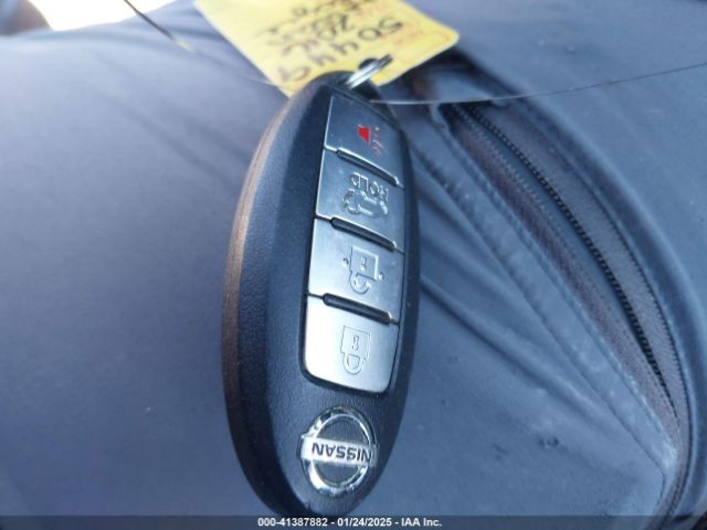 KNMAT2MV3GP682080 Nissan ROGUE SV