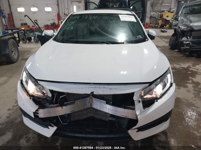 Honda Civic Lx 2018 2HGFC4B5XJH302816 Image 13