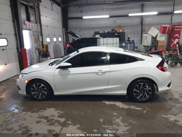 Honda Civic Lx 2018 2HGFC4B5XJH302816 Image 15
