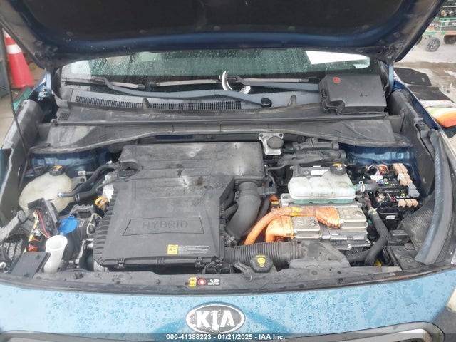 KNDCB3LCXJ5200743 KIA NIRO LX