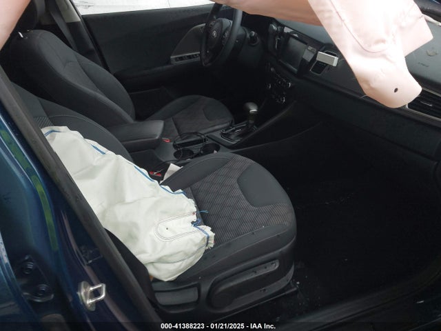 KNDCB3LCXJ5200743 KIA NIRO LX