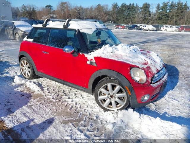 2008 MINI COOPER WMWMF33518TU68853 Photo 0
