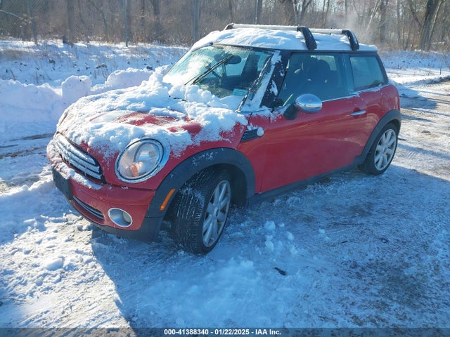 2008 MINI COOPER WMWMF33518TU68853 Photo 1