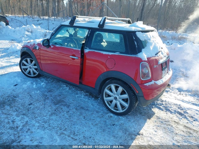 2008 MINI COOPER WMWMF33518TU68853 Photo 2