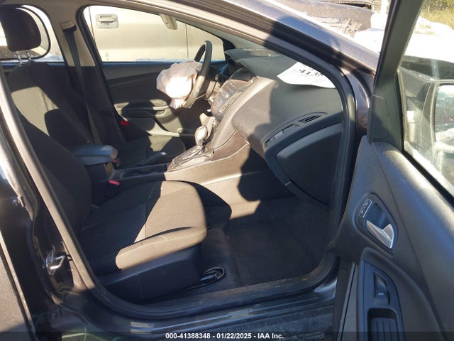 1FADP3F24FL276766 Ford FOCUS SE