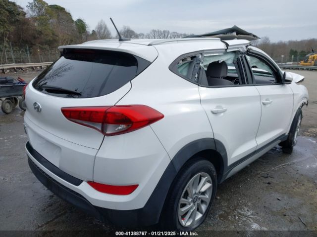 KM8J33A48HU331259 Hyundai TUCSON SE
