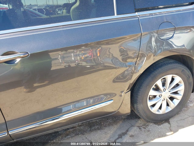 Chrysler Pacifica Touring L 2018 2C4RC1BG8JR112180 Image 18