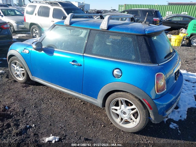 2008 MINI COOPER S WMWMF73548TV34478 Photo 2