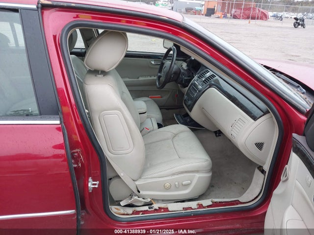 2011 CADILLAC DTS 1G6KD5E64BU140087 Photo 4
