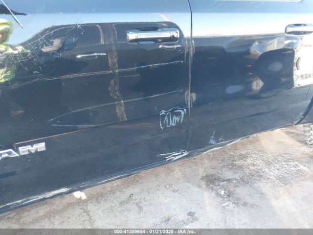 1C6RREJT6NN291821 RAM 1500 Laramie  4x2 5'7 Box