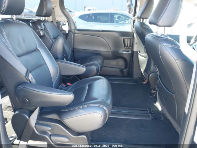 5TDXZ3DC8JS950681 Toyota Sienna Se 8 Passenger