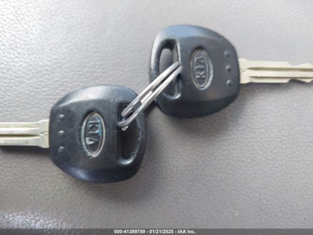 KNDMH4C75E6548378 KIA SEDONA EX