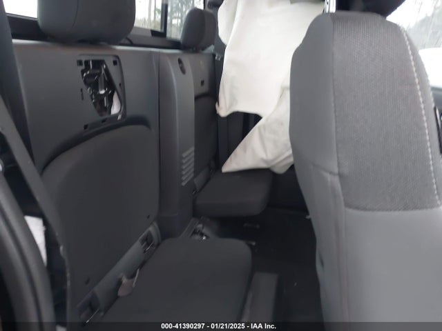 1N6ED1CM5PN635627 Nissan Frontier King Cab Sv 4x4