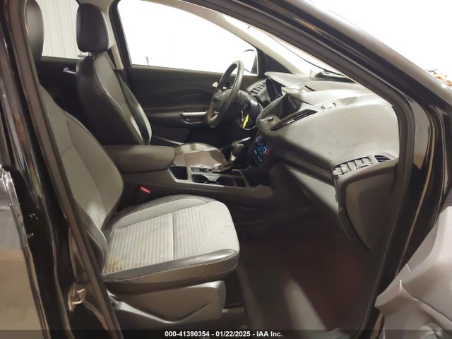 1FMCU9GD8HUF04133 Ford ESCAPE SE