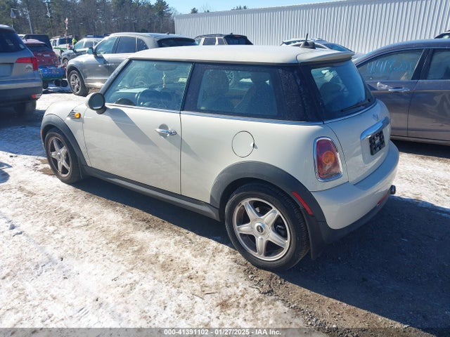 2007 MINI COOPER WMWMF33597TT52427 Photo 2