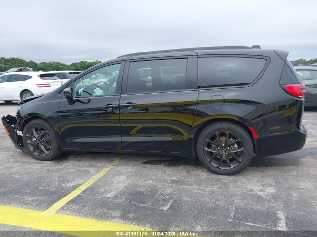 Chrysler Pacifica Limited 2025 2C4RC1GG7SR515545 Image 14