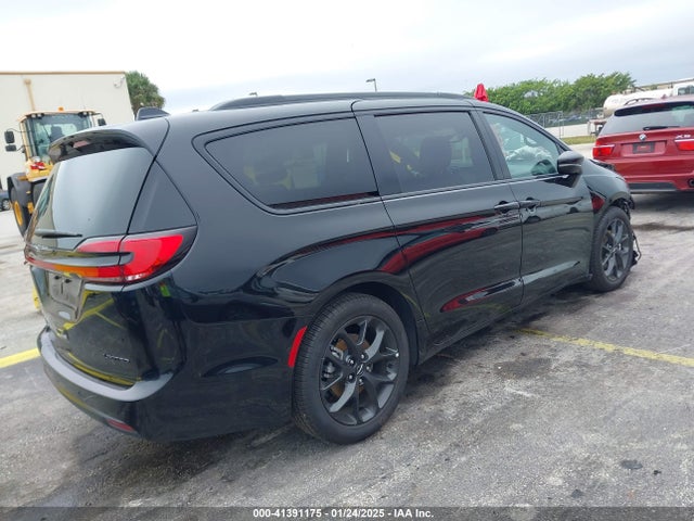 Chrysler Pacifica Limited 2025 2C4RC1GG7SR515545 Image 4