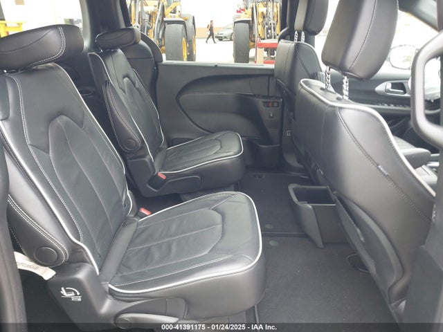 Chrysler Pacifica Limited 2025 2C4RC1GG7SR515545 Image 8