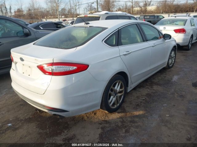 3FA6P0HD5FR163044 Ford FUSION SE