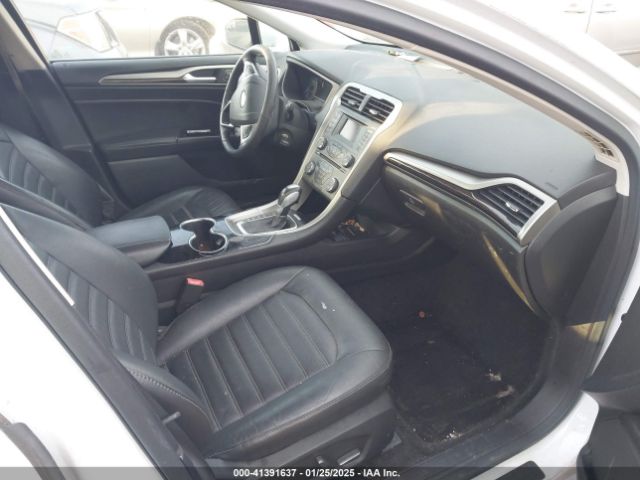3FA6P0HD5FR163044 Ford FUSION SE