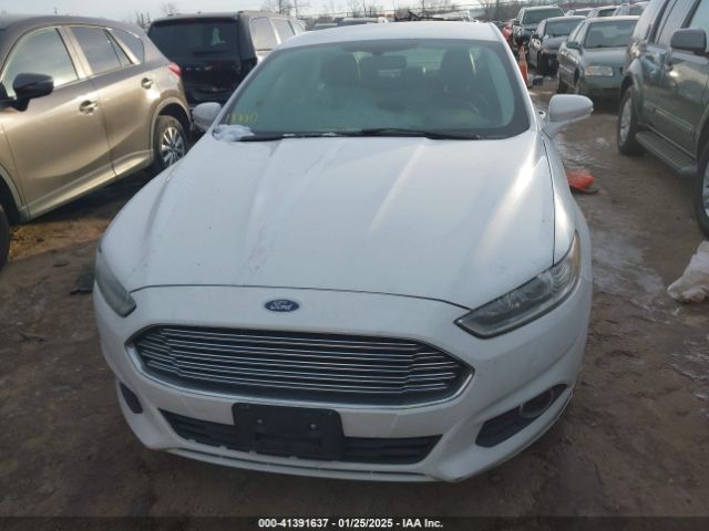 3FA6P0HD5FR163044 Ford FUSION SE